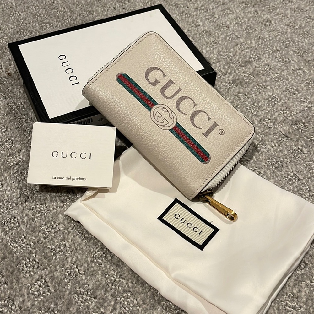 BNIB Gucci Logo Zippy Card Case Wallet